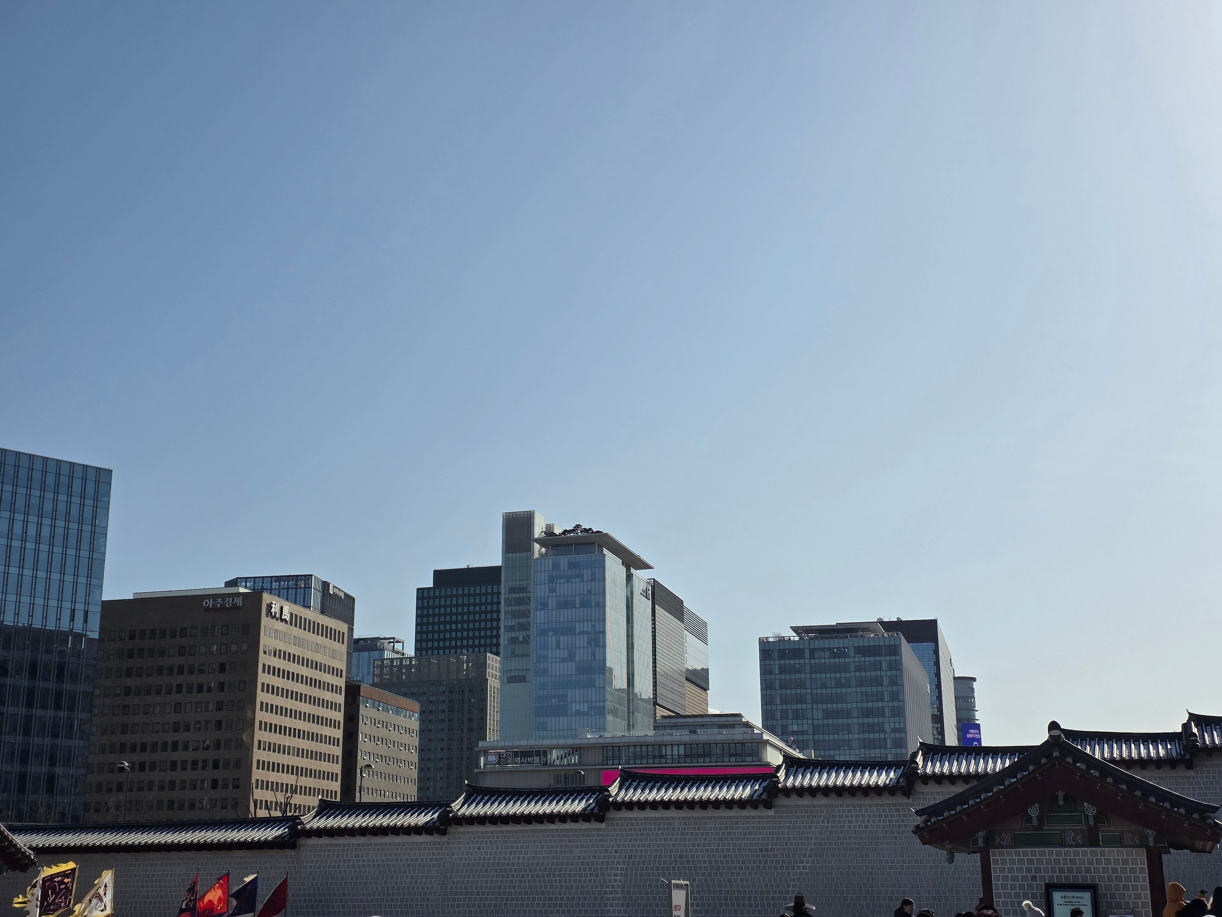 Contraste tradición y modernidad en Seúl