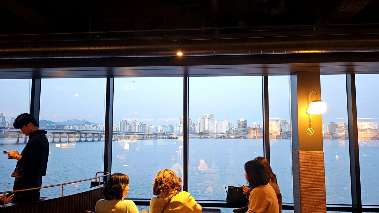 Un aterrizaje humano, no un proceso automático.